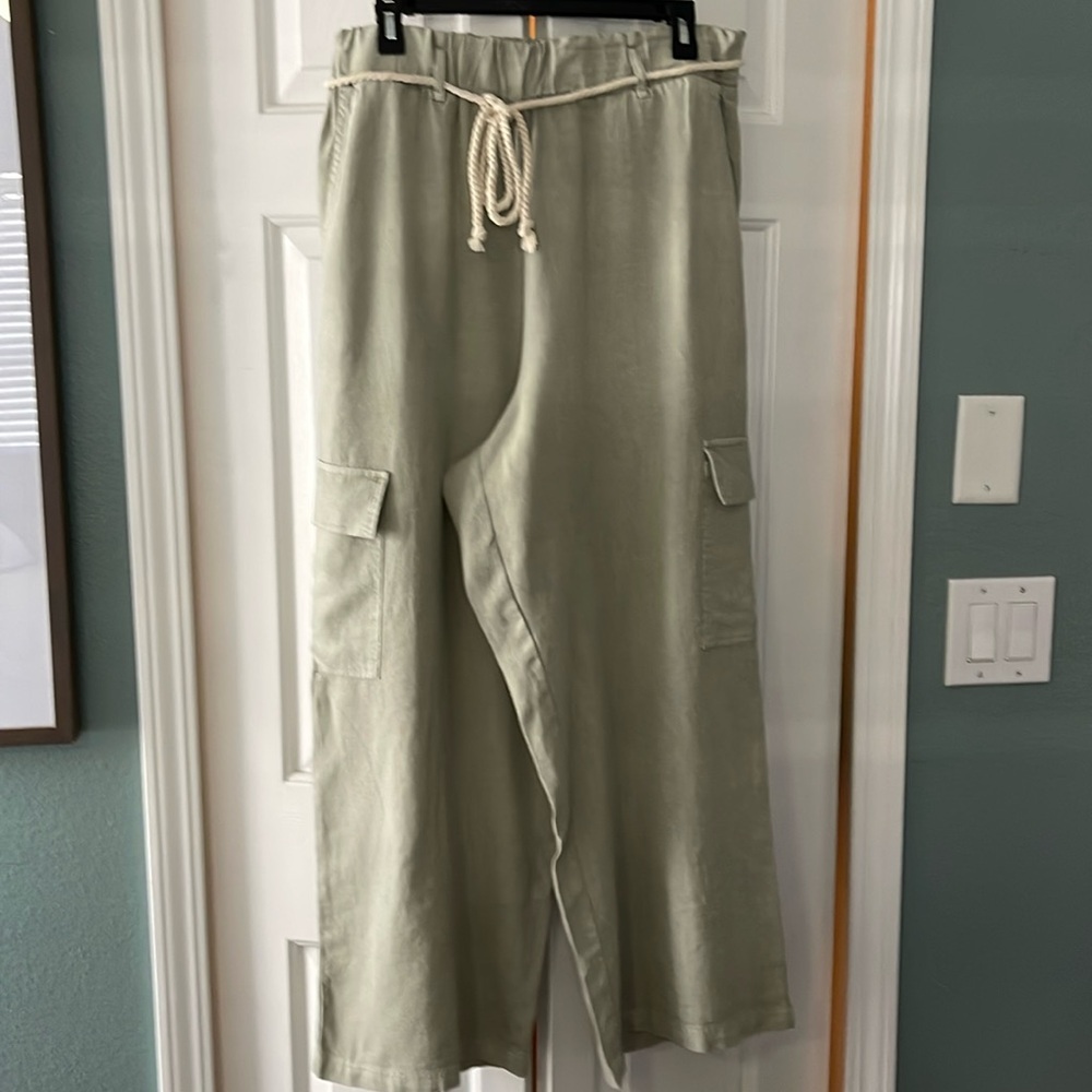 Linen Blend Wide Legged Pants